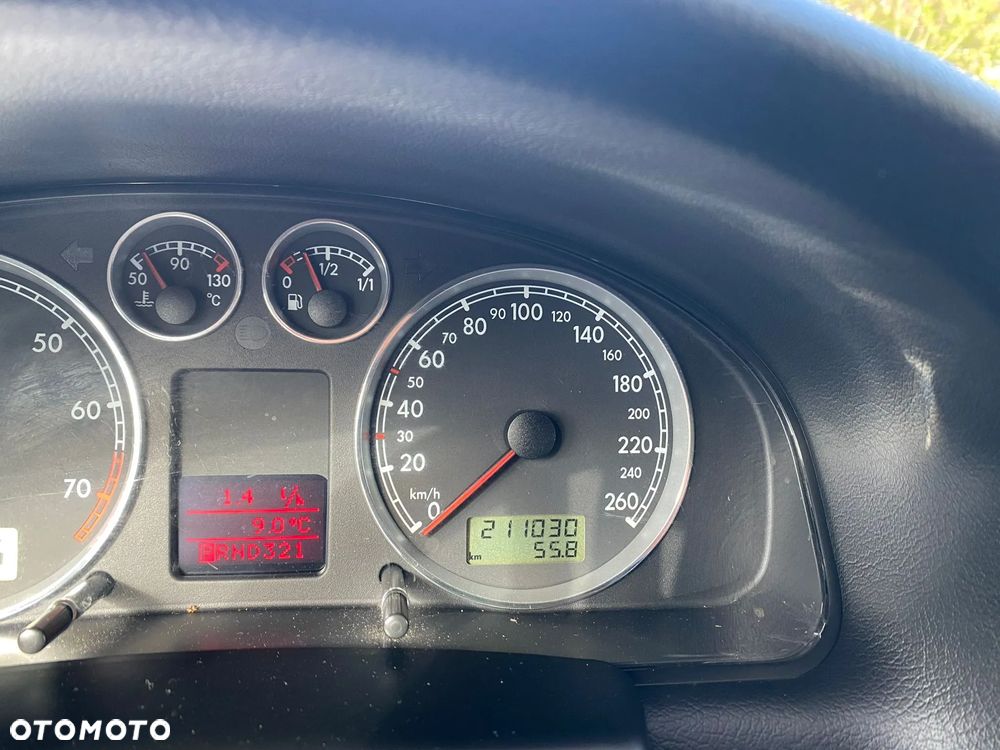 Volkswagen Passat - 25