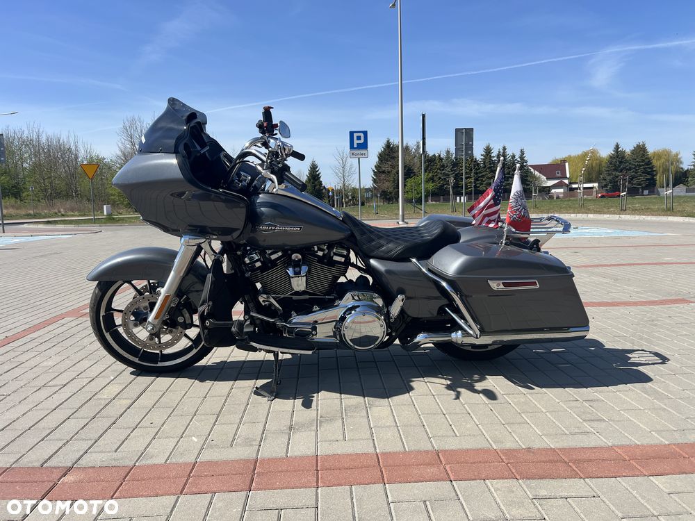 Harley-Davidson Touring Road Glide - 2
