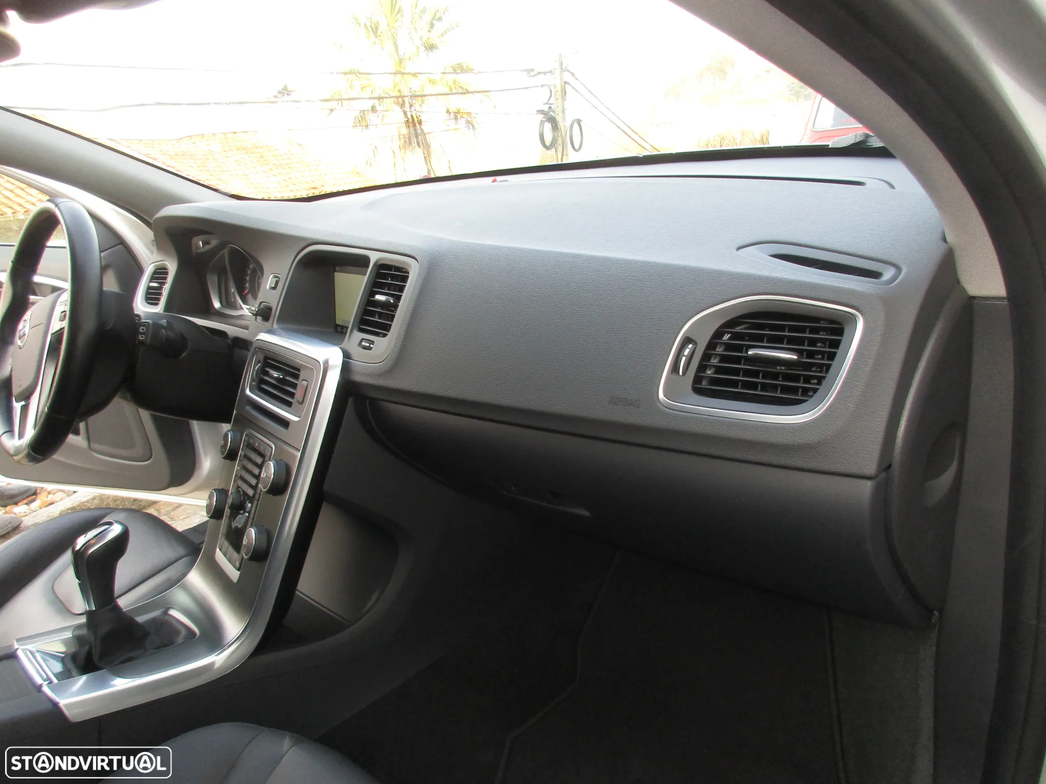 Volvo V60 2.0 D4 Momentum - 40