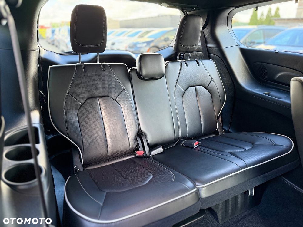 Chrysler Pacifica - 28
