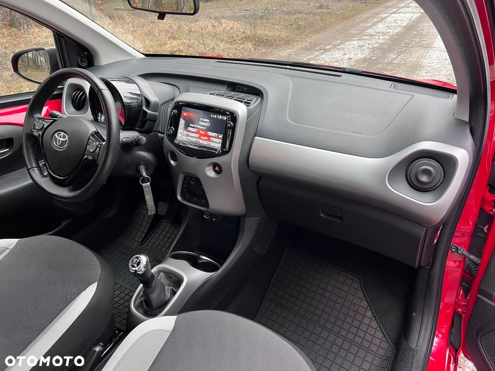 Toyota Aygo x-play - 35