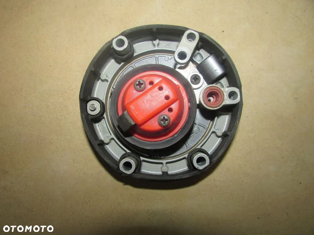 Triumph korek wlew paliwa - 2