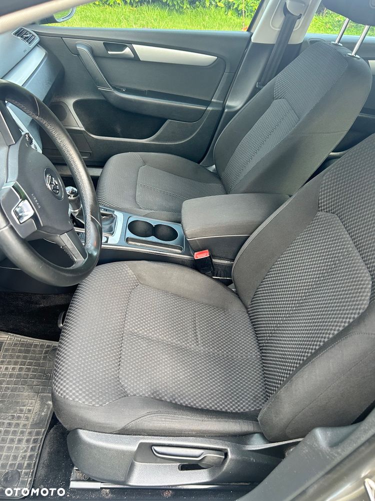 Volkswagen Passat 1.6 TDI Trendline - 17