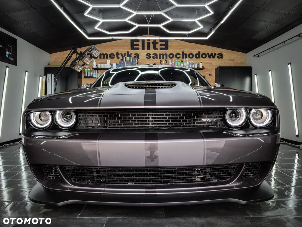 Dodge Challenger - 13