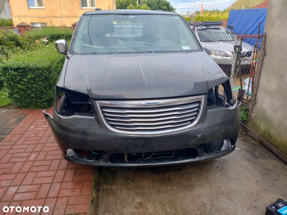 Chrysler Town & Country - 1