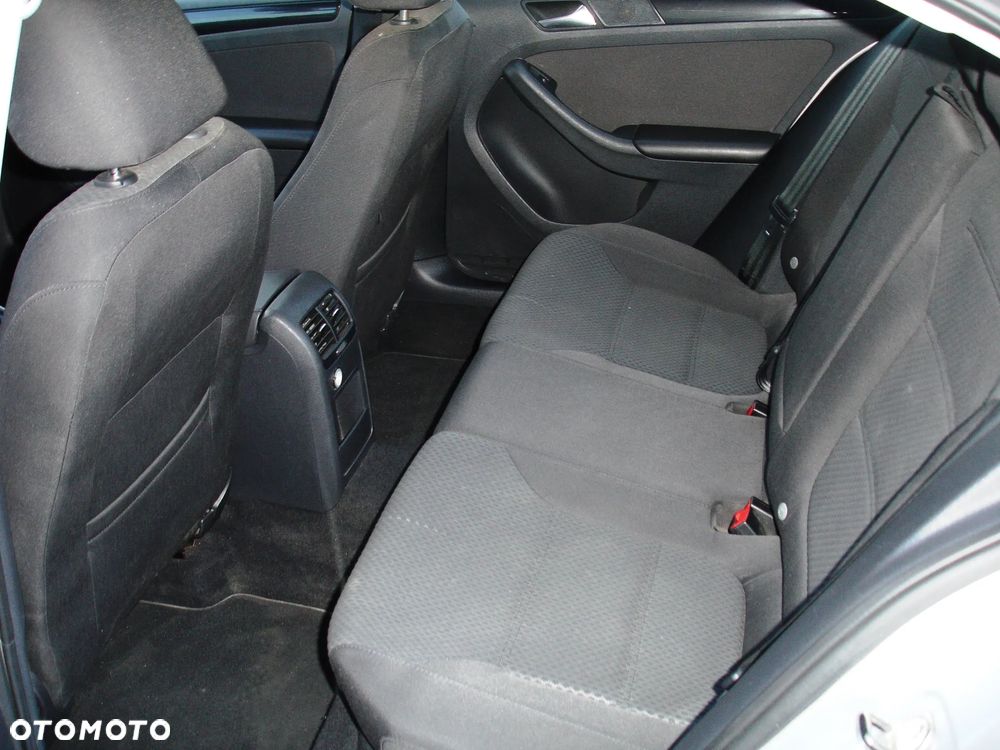 Volkswagen Jetta - 16