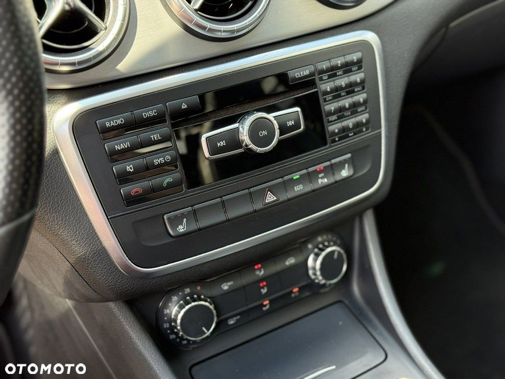 Mercedes-Benz CLA 180 AMG Line - 23