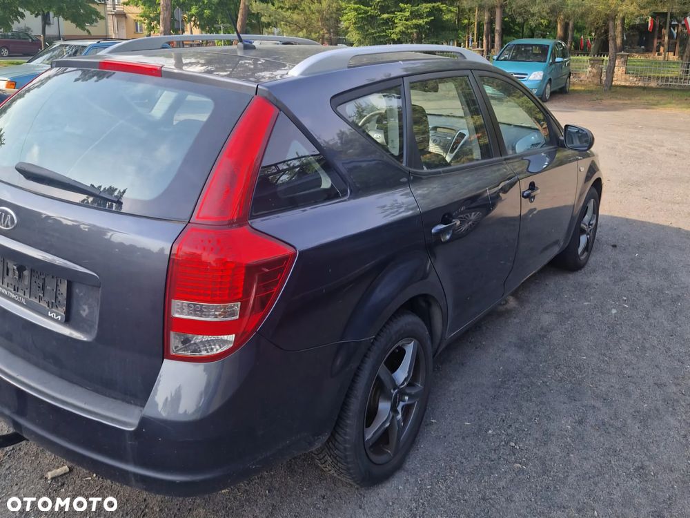 Kia Ceed 1.4 L - 5