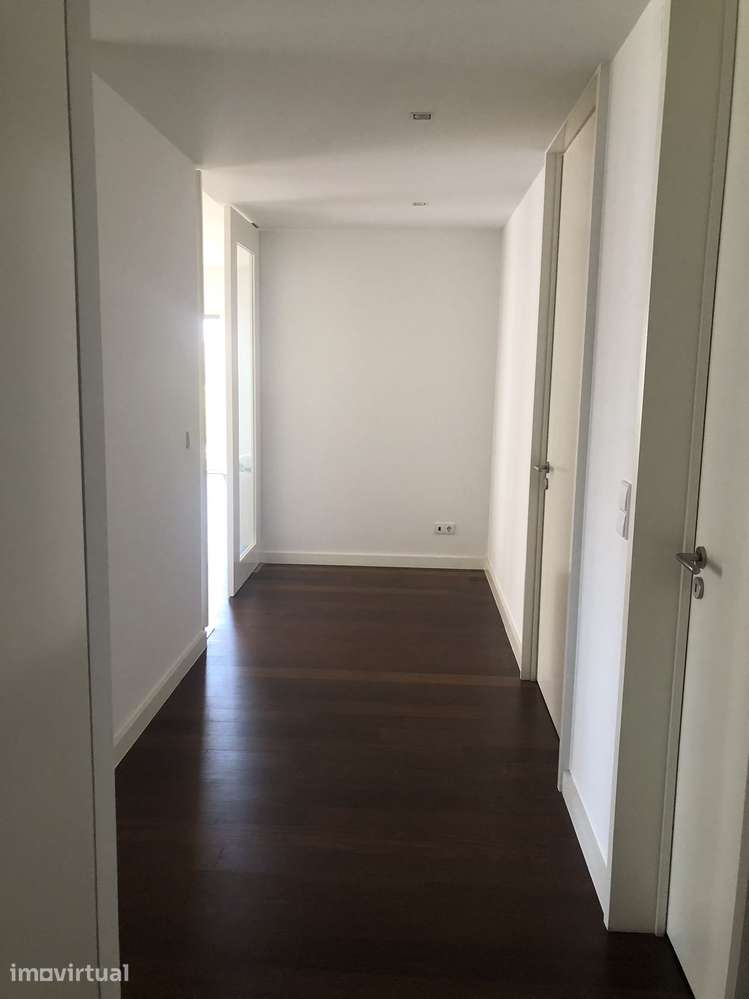 Apartamento T3 com varanda e piscina em Lisboa - Grande imagem: 3/19