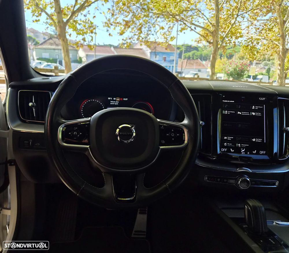 Volvo XC 60 2.0 T6 PHEV R-Design AWD - 16