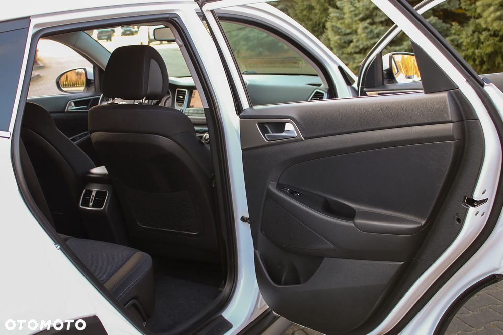 Hyundai Tucson 2.0 CRDI 4WD Automatik Premium - 23