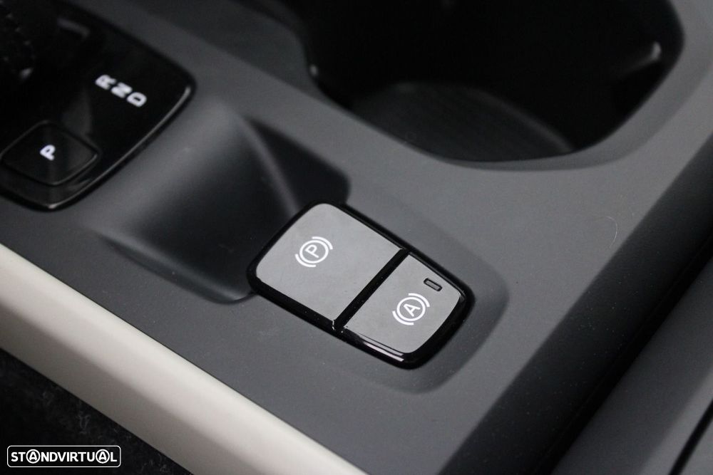 Volvo XC 40 2.0 D3 Momentum Plus Geartronic — fotografia 23