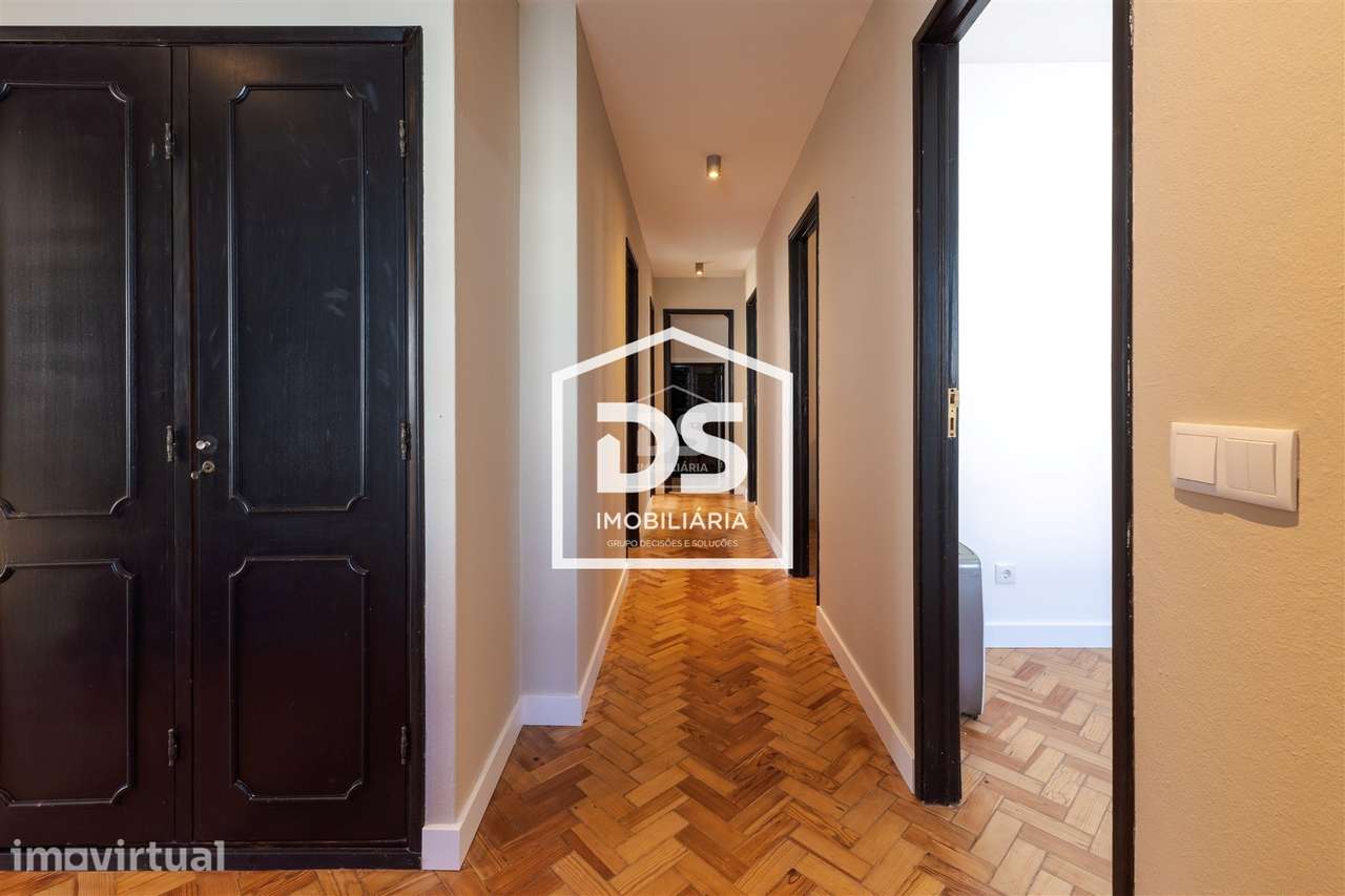 Moradia T4 + T1 com amplo terreno e espaços de lazer em Juncal, Porto - Grande imagem: 5/52