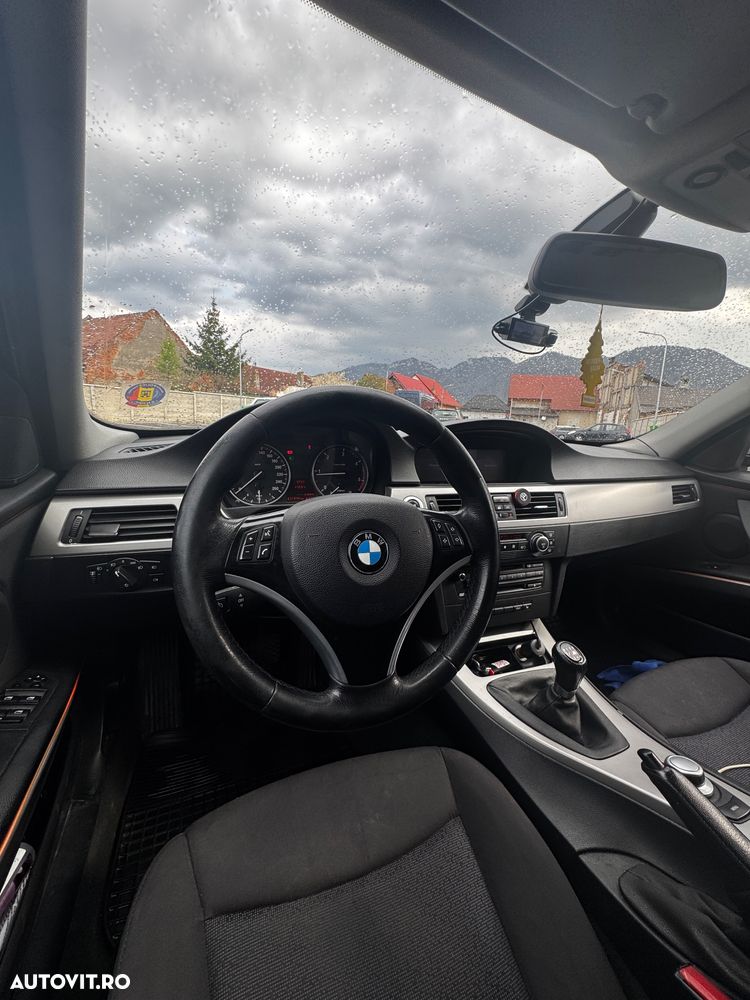 BMW Seria 3 320d - 12