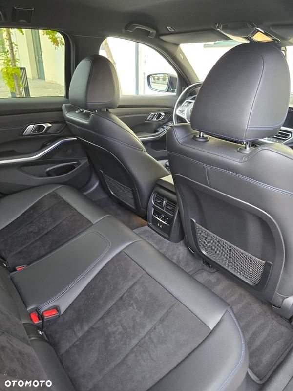 BMW Seria 3 320d xDrive M Sport Shadow - 17