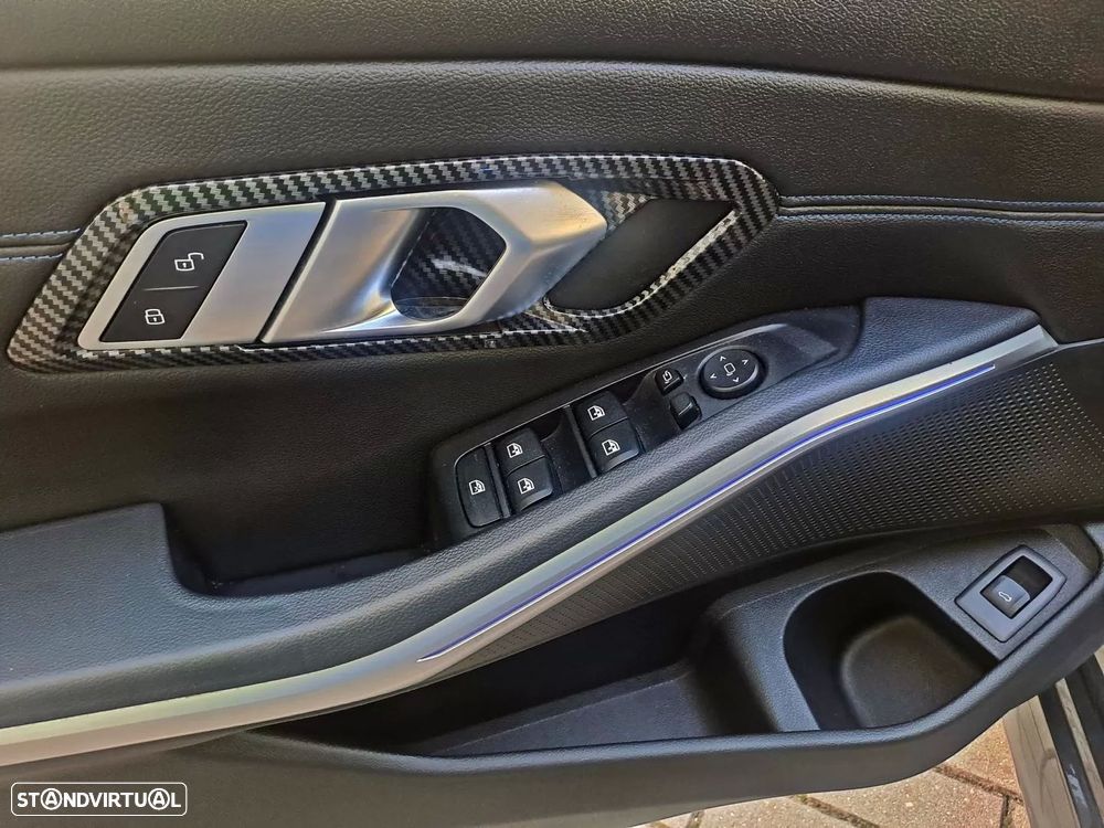 BMW 320 d Pack Desportivo M Pro Auto - 10