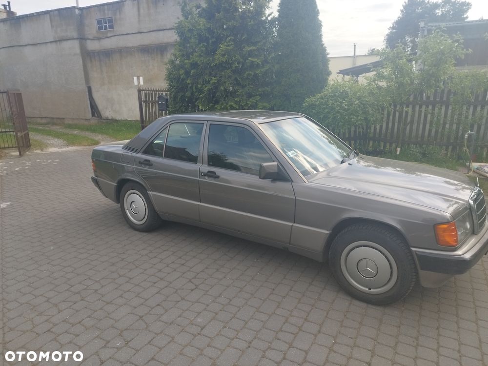 Mercedes-Benz W201 (190) - 3