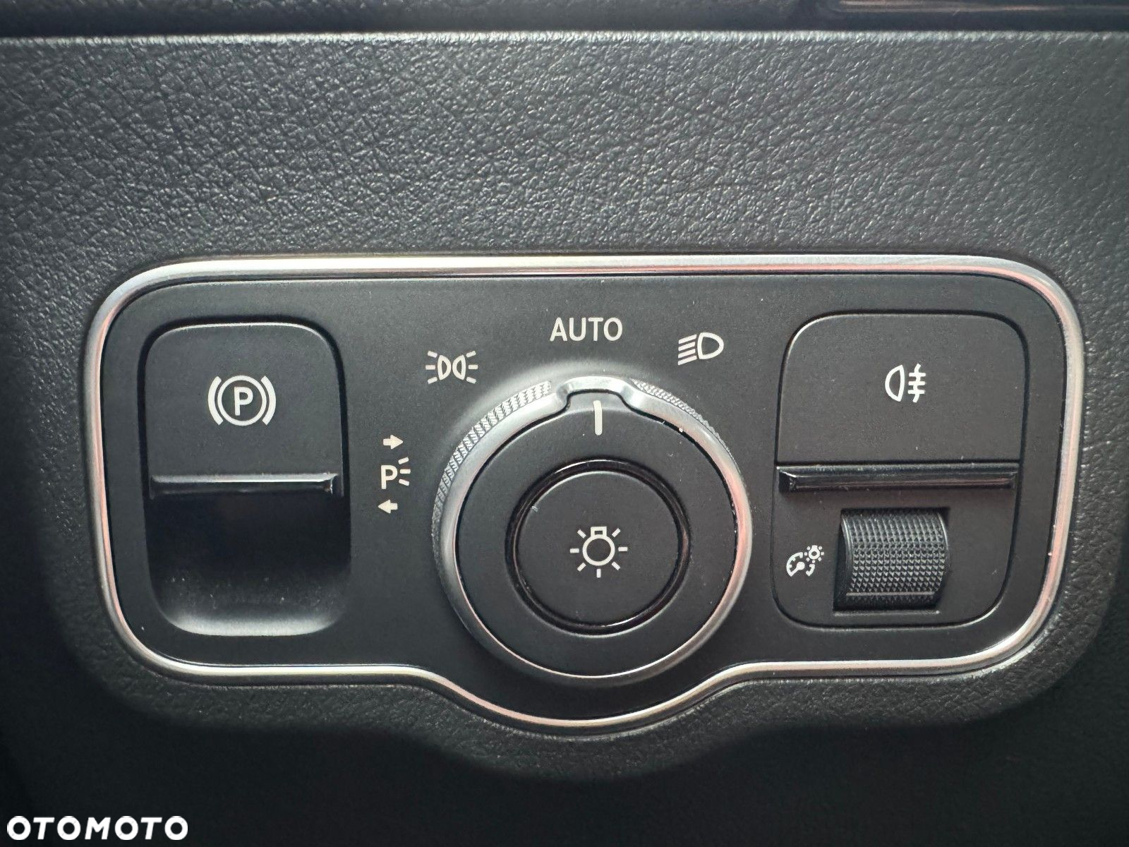 Mercedes-Benz GLA - 26