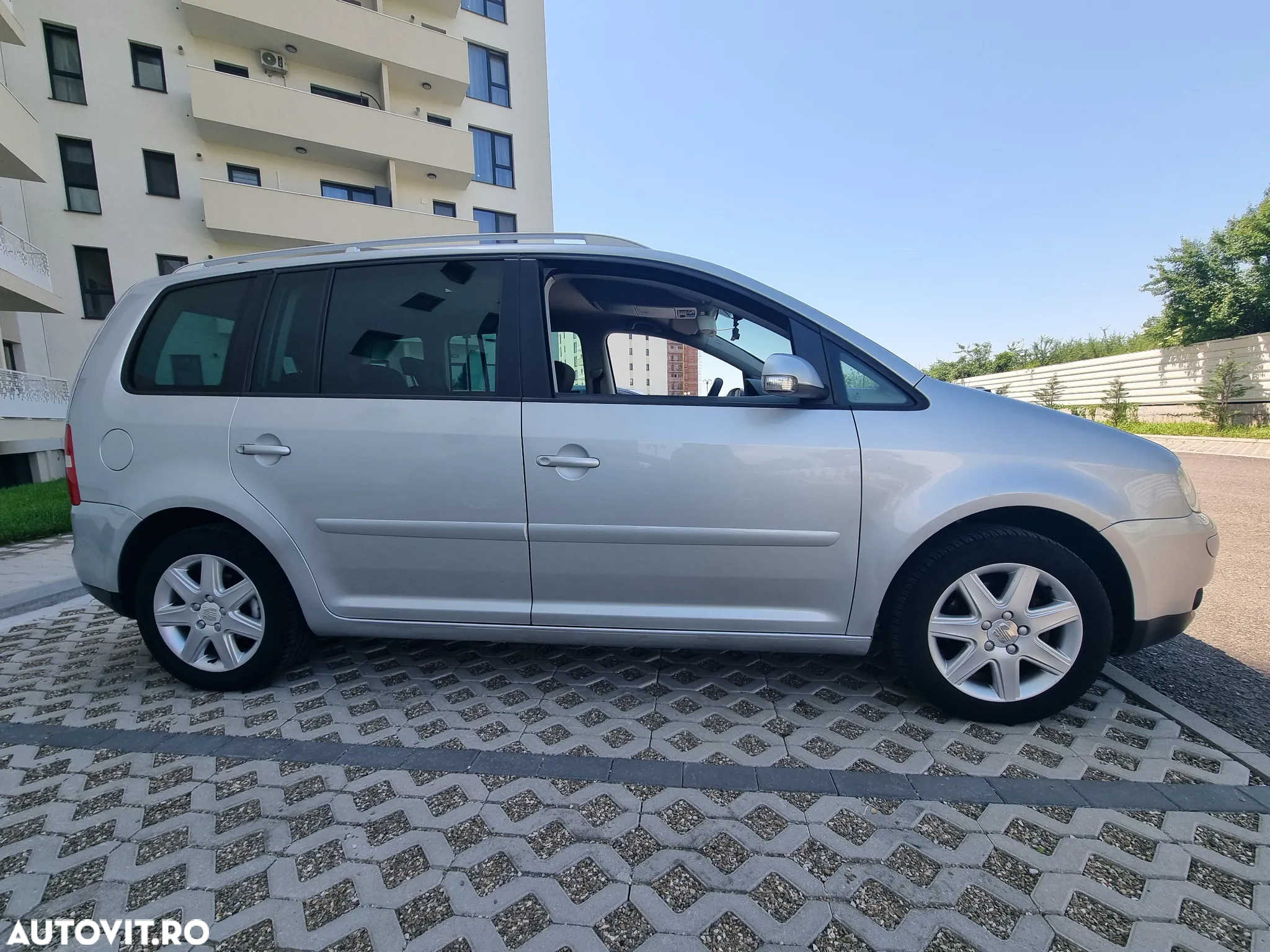 Volkswagen Touran 1.6FSI Highline - 8