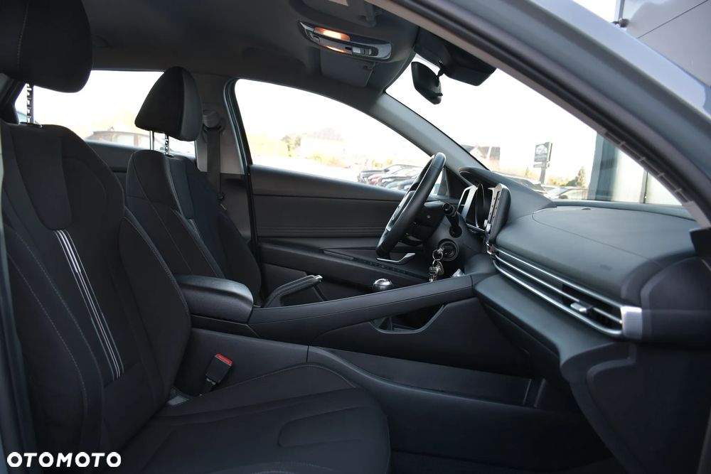 Hyundai Elantra 1.6 Smart - 23