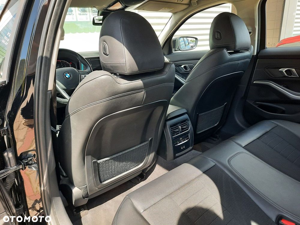 BMW Seria 3 318i Advantage - 16