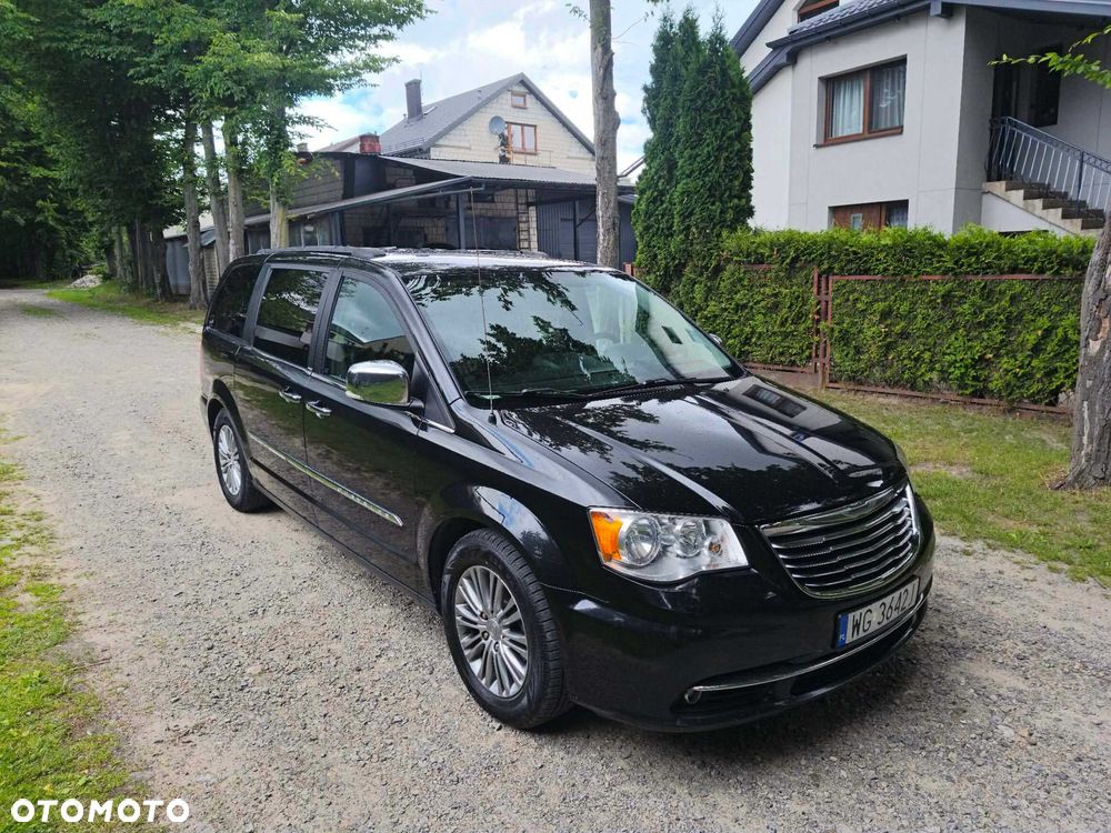 Chrysler Town & Country - 1