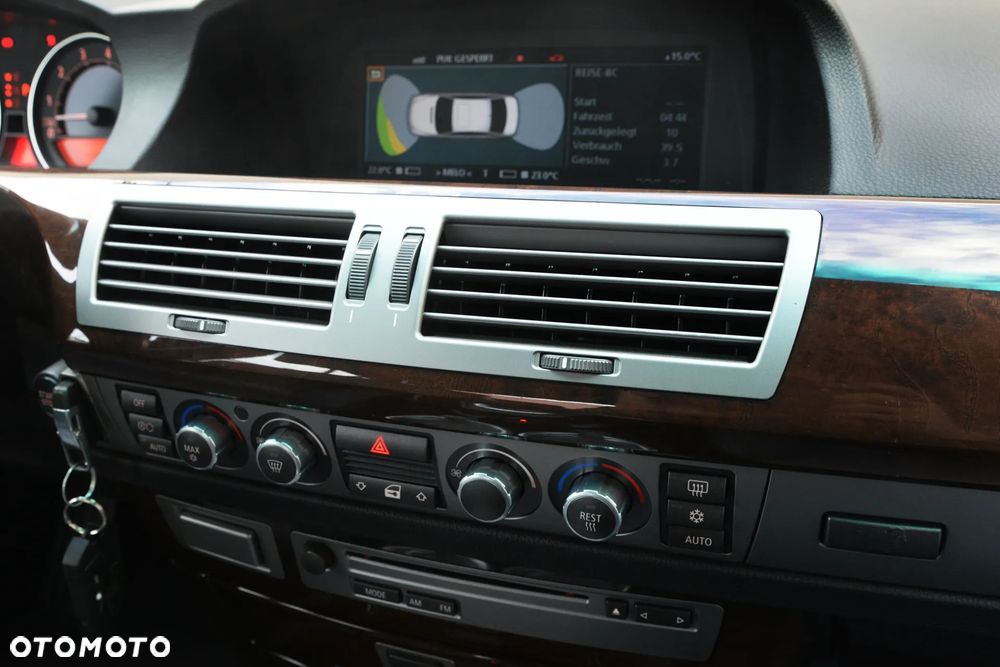 BMW Seria 7 750Li - 37