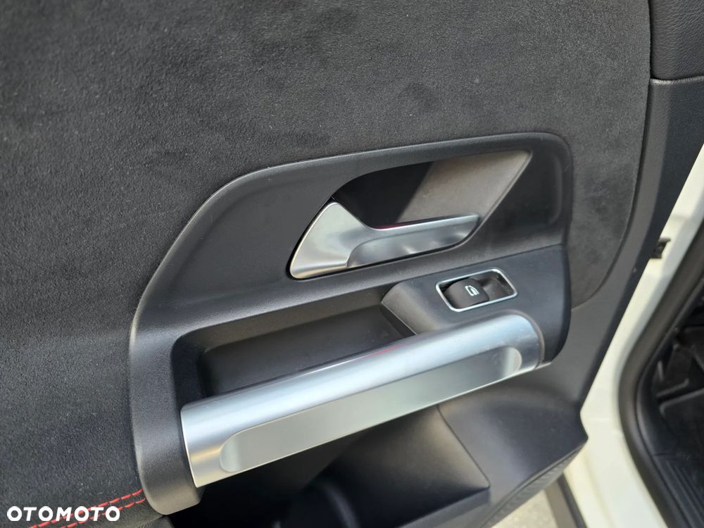 Mercedes-Benz GLB 200 d 4-Matic AMG Line 8G-DCT - 14