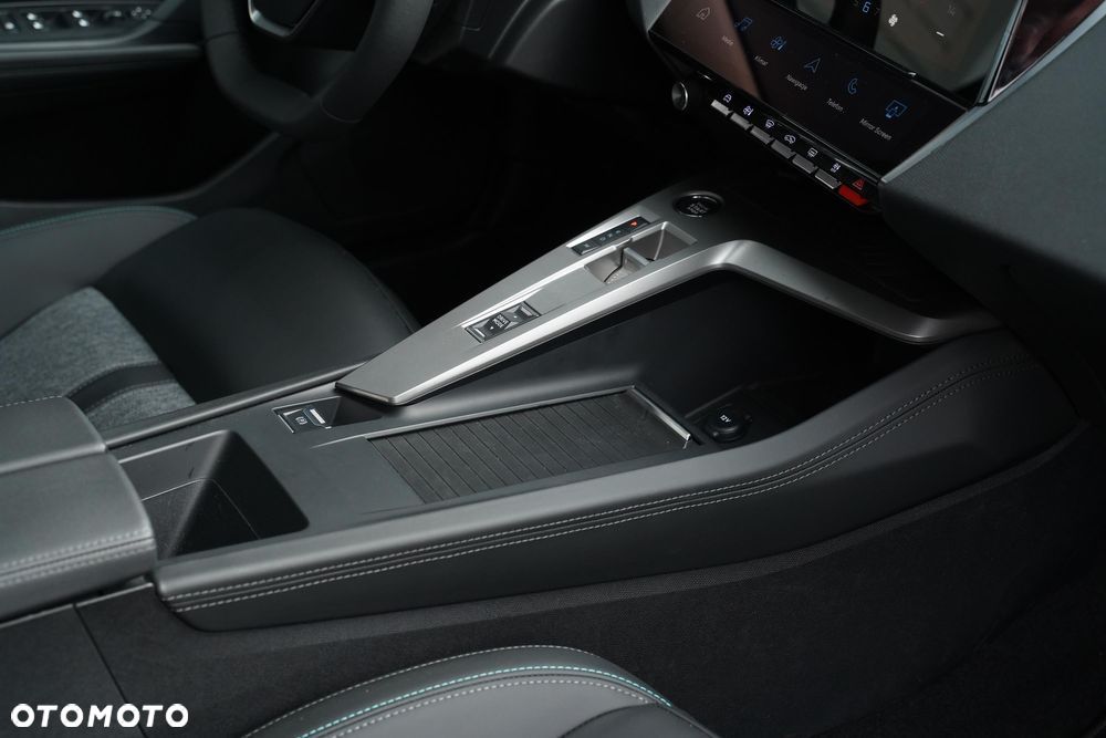 Peugeot 408 1.2 PureTech mHEV Allure S&S e-DSC6 - 24