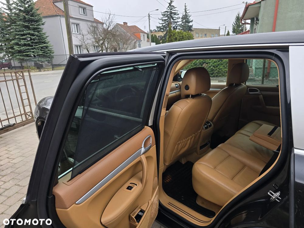 Porsche Cayenne - 14