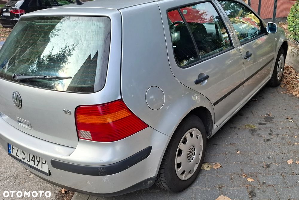 Volkswagen Golf 1.6 Basis - 4