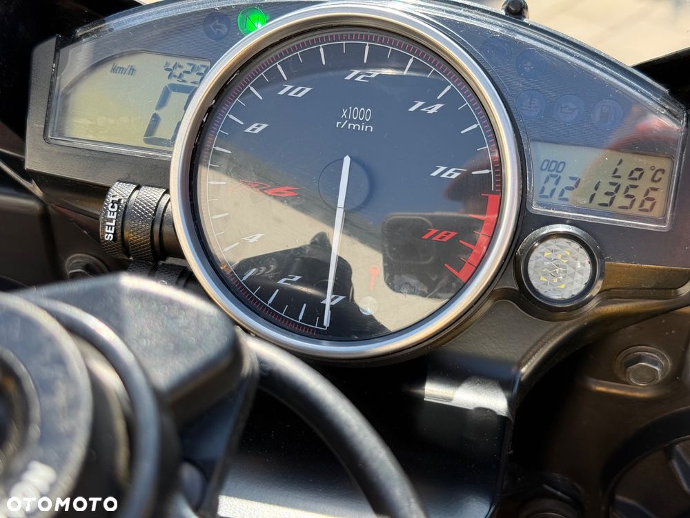 Yamaha R6 - 23