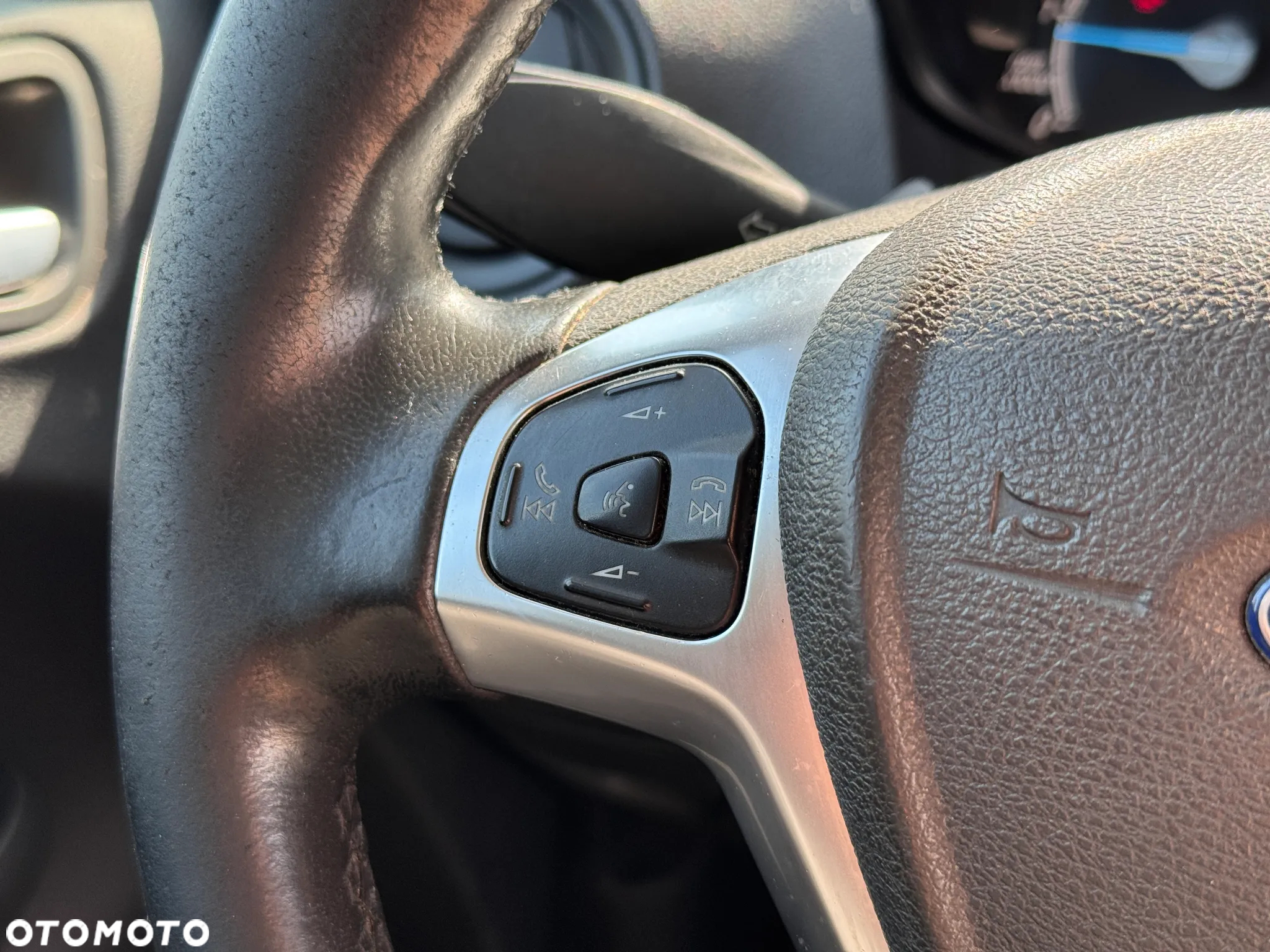 Ford Transit Courier - 17