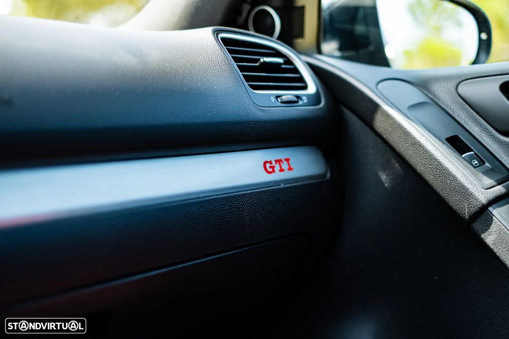 VW Golf 2.0 GTI DSG adidas - 21