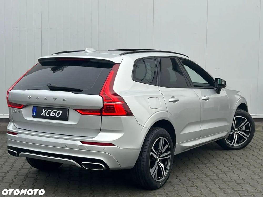 Volvo XC 60 T5 AWD R-Design - 3