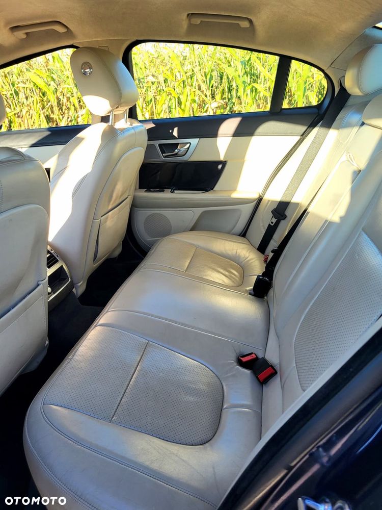 Jaguar XF 3.0 V6 Kompressor AWD - 9