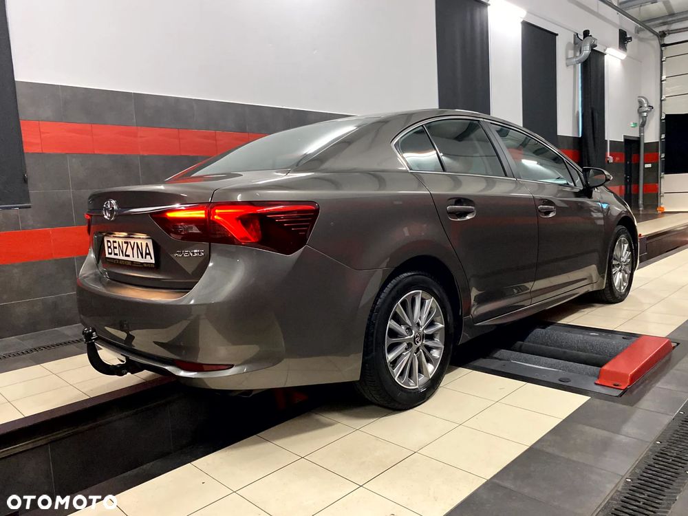 Toyota Avensis 1.8 Premium MS - 9
