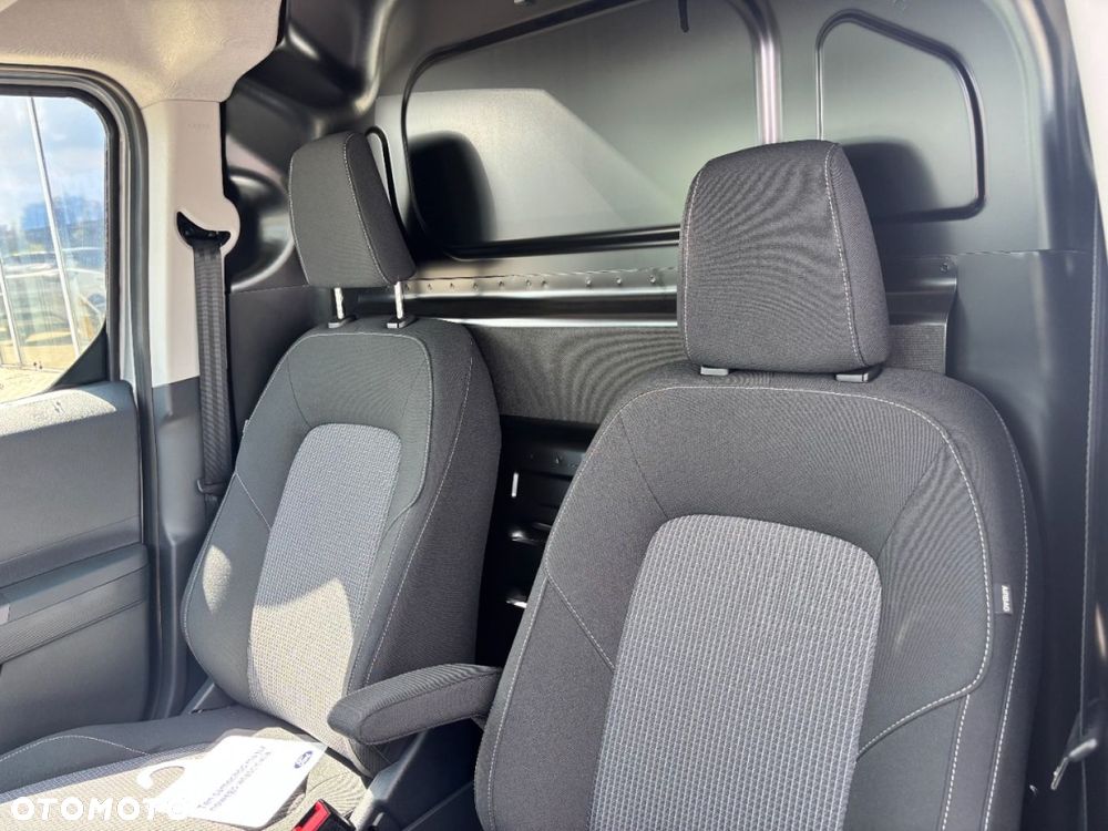 Ford Transit Courier - 20