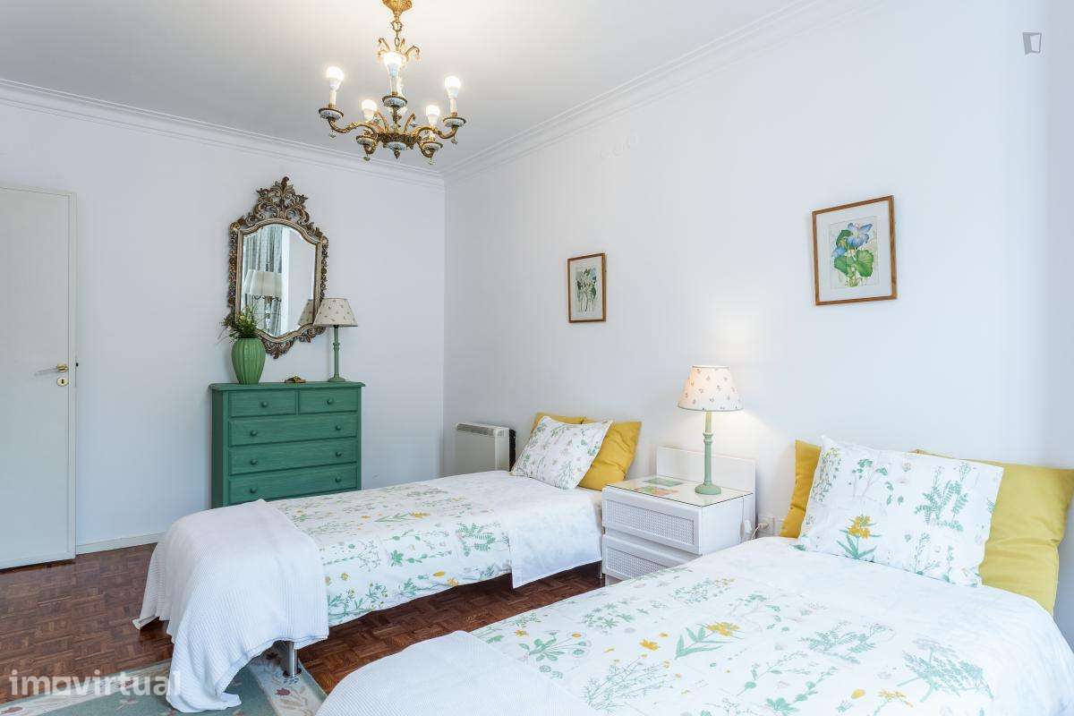 Apartamento com 2 quartos - localizado em Senhora da Hora Porto - Grande imagem: 2/25