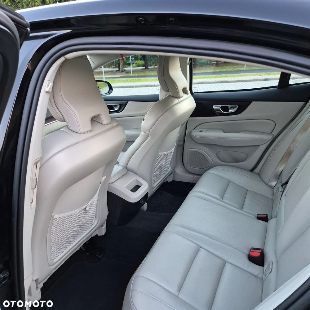 Volvo S60 T5 Momentum Pro - 13
