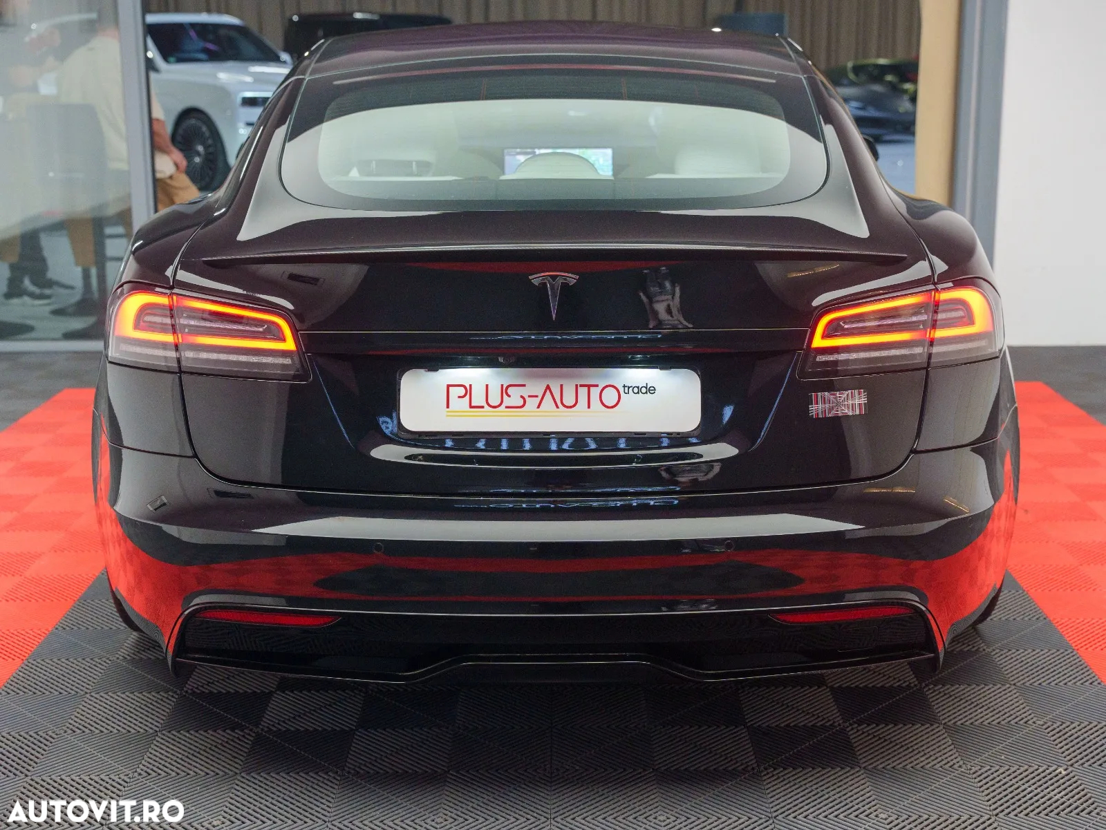 Tesla Model S Plaid - 8