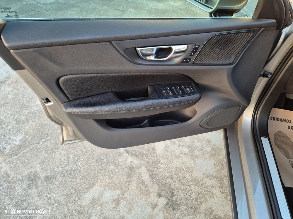 Volvo V60 2.0 T8 AWD TE Inscription - 24