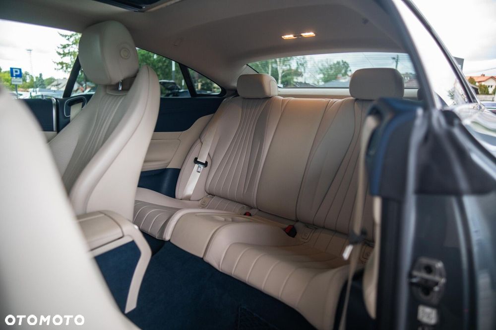 Mercedes-Benz Klasa E 400 Coupe 4-Matic 9G-TRONIC - 23