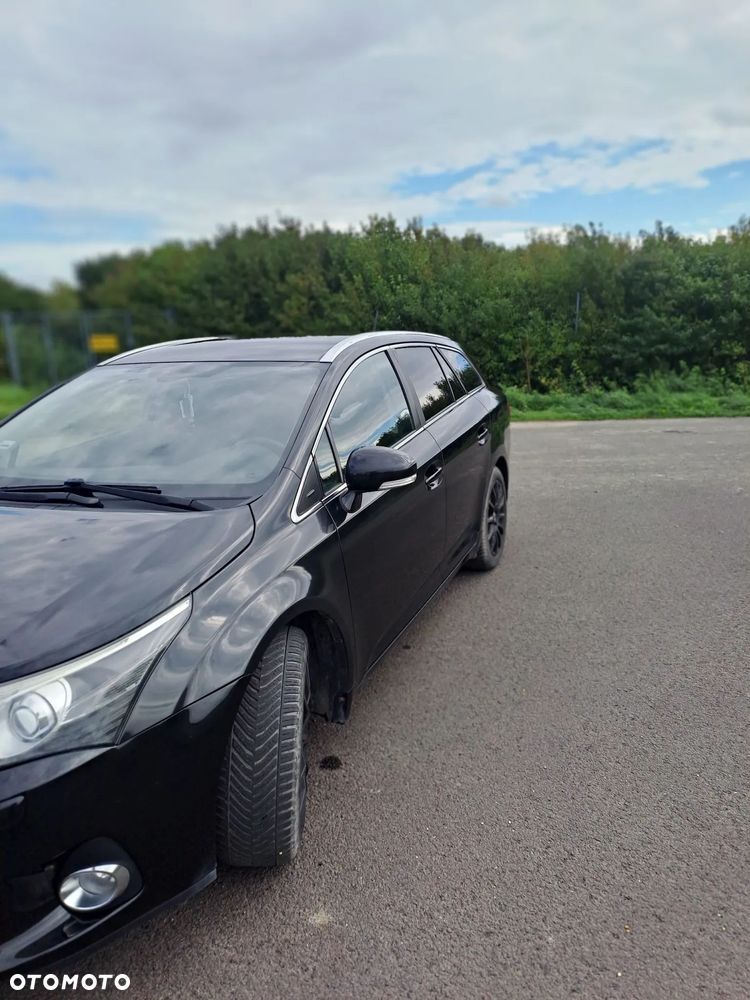 Toyota Avensis 2013 photo 2