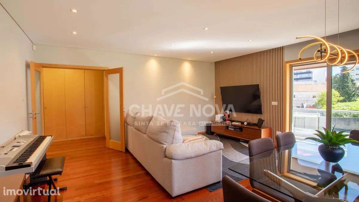 T3 c/ Terraço e Lugar de Garagem em Oliveira do Douro - Grande imagem: 3/39