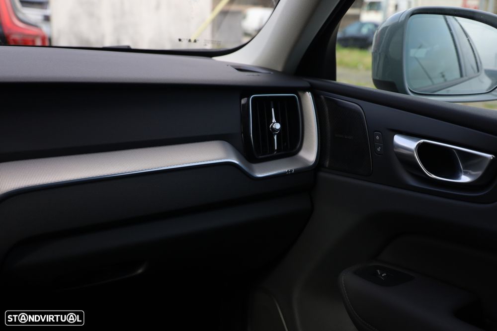 Volvo XC 60 2.0 T6 PHEV Core AWD - 21