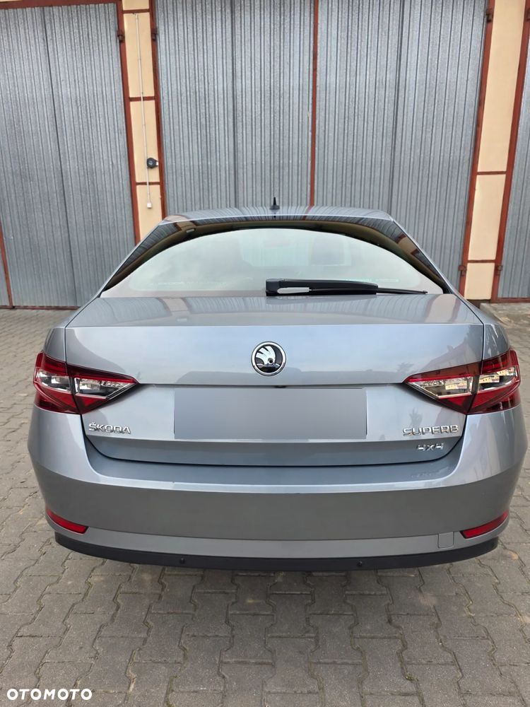 Skoda Superb 2.0 TDI 4x4 L&K DSG - 8