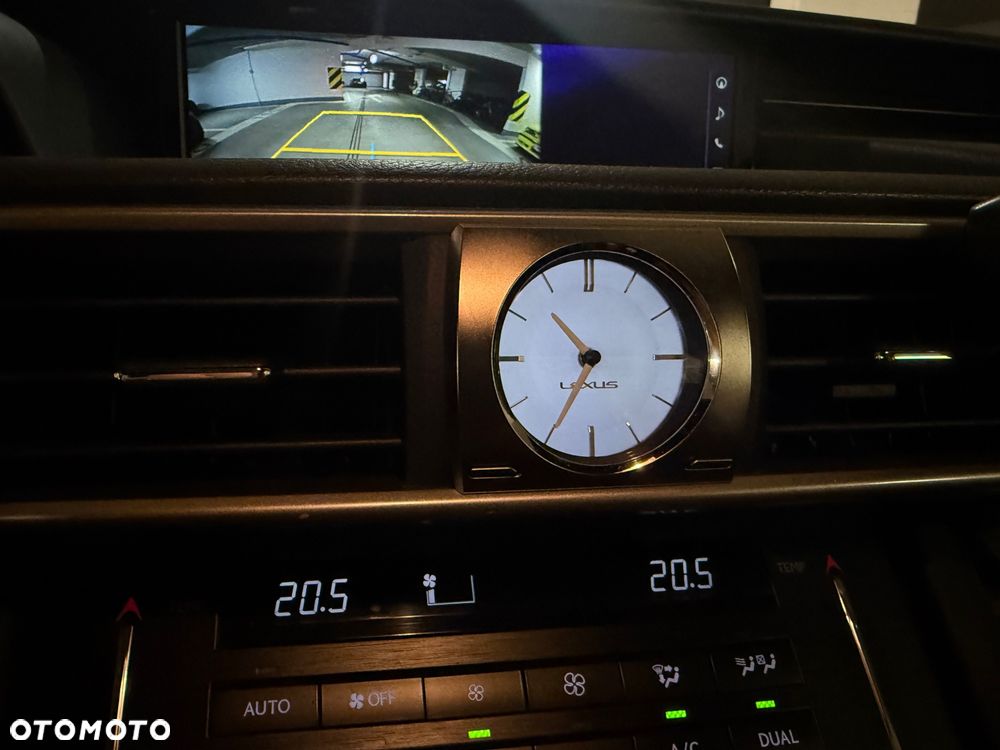 Lexus IS 300h F Sport - 18