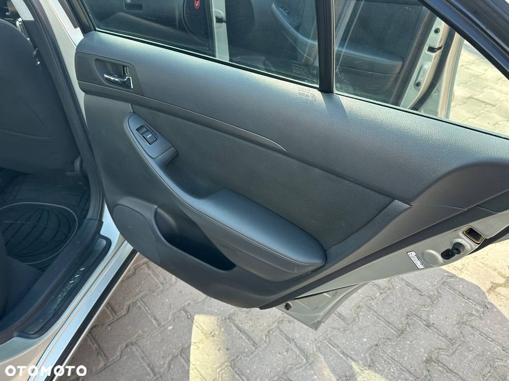 Toyota Avensis 2.0 D-Cat Sol - 15