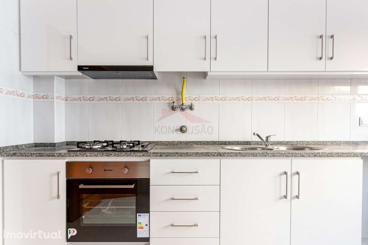 **Apartamento T3 em Venda no Carregado - Oportunidade Imperdível! ** - Grande imagem: 2/22